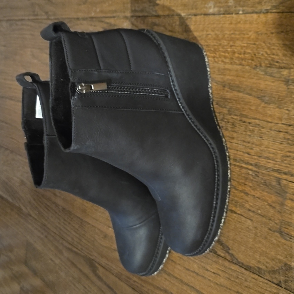 Toms Raven Wedge Boot